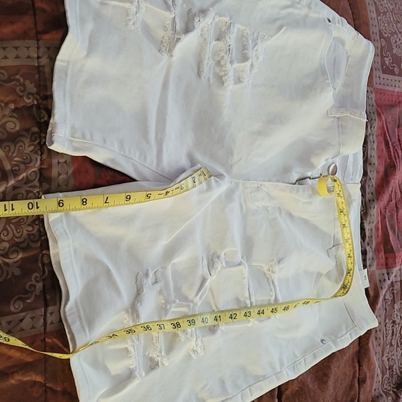 Denim shorts - Picture 3 of 4